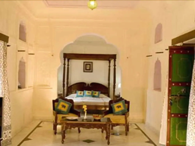 Mahalkhas Palace
