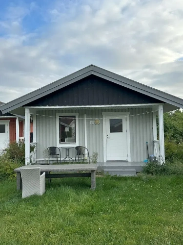 2 Bedrooms Bungalow with courtyard view