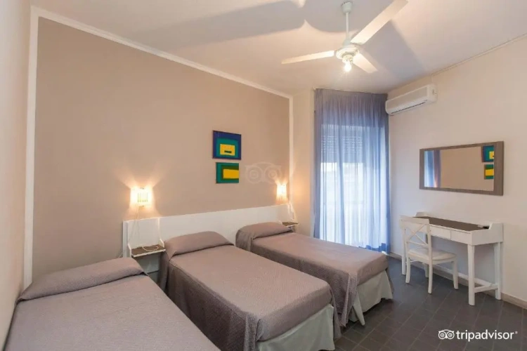 Standard Triple room