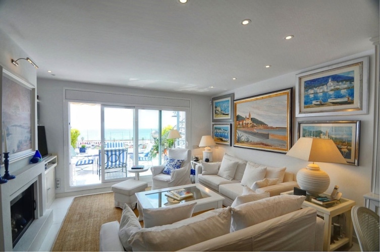 Luxury House with Private Chill Out