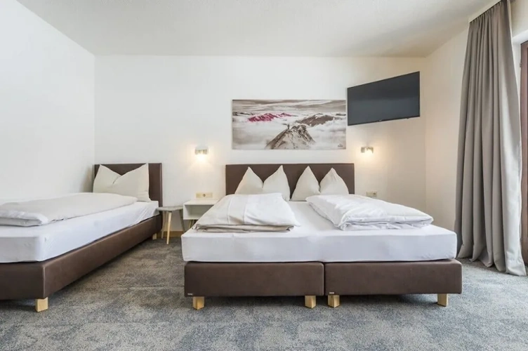 Standard Triple room
