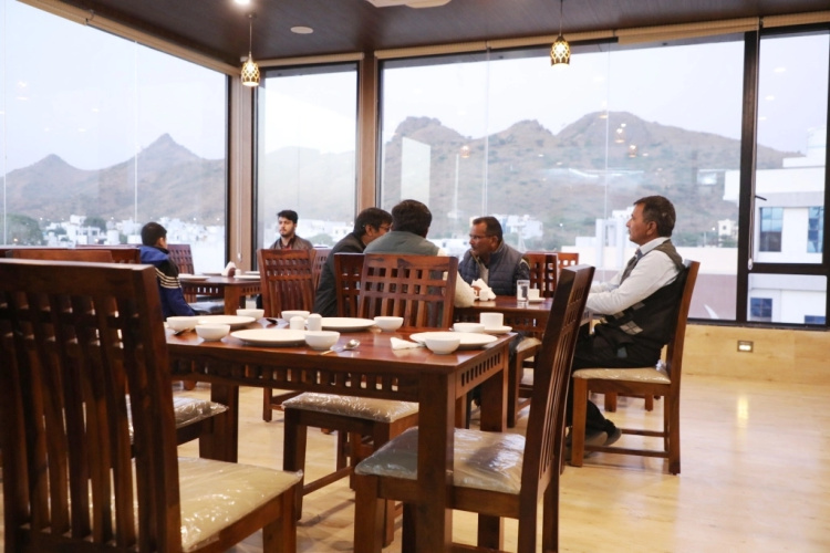 Pine Regency - Aravali's Peak view