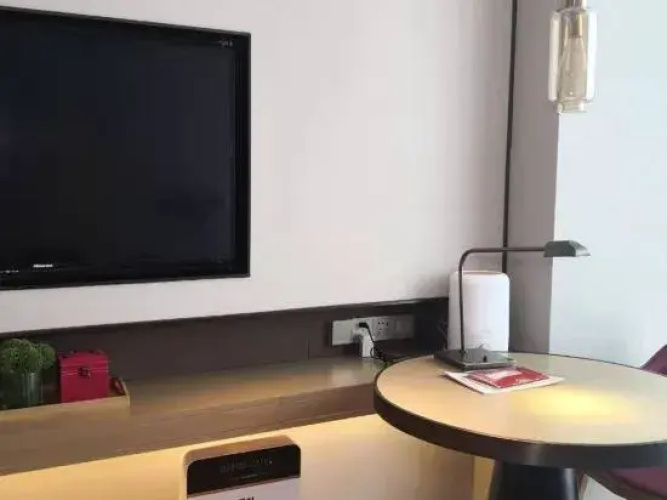 Mid-Level Hotel