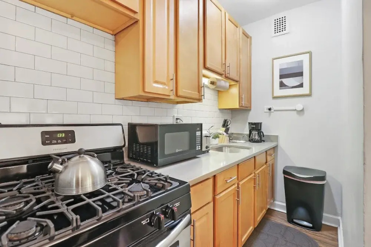 Trendy Studio Apt - Kenwood rep
