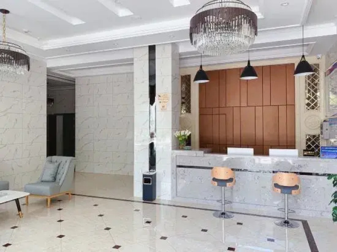 Fangxian Rich Hotel
