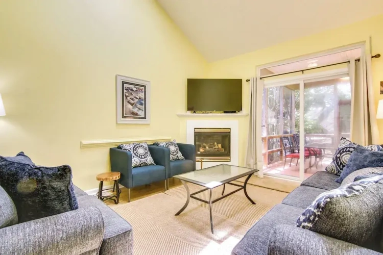 4 Bedrooms Apartment