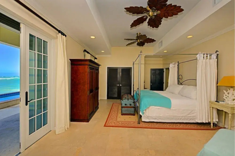La Mouette Cable Beach Bahamian Villa
