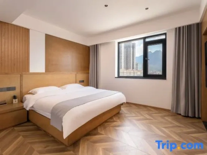 1 Bedroom Business Suite