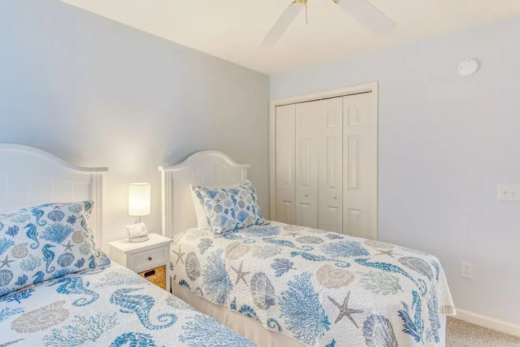 Screened Porch & Community Perks: Myrtle Beach Gem