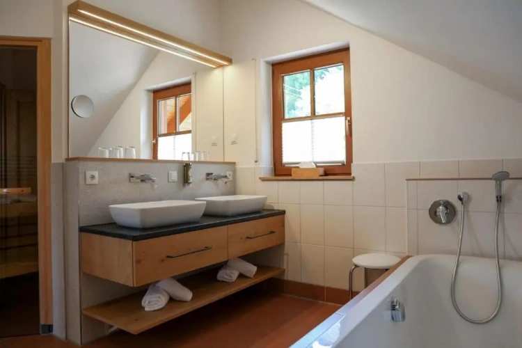 3 Bedrooms Cottage