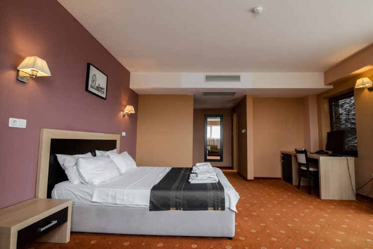 Hotel Oxford Inn & Suites