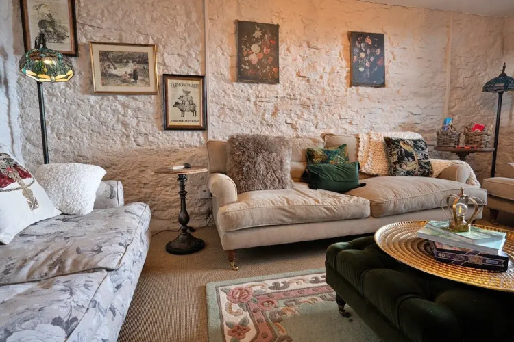 Cottage in Peak District With Scenic Views