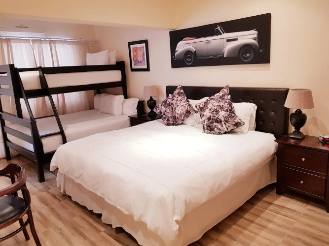 Economy Quadruple Family room