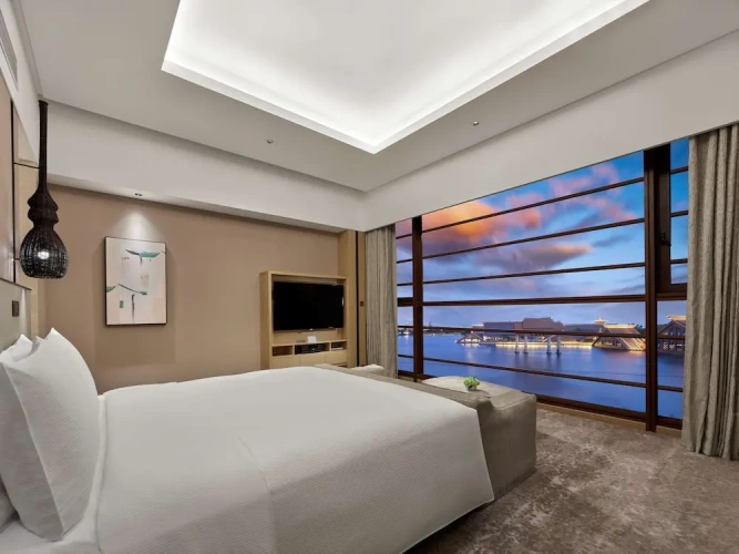 Deluxe Double Suite with balcony and with lake view