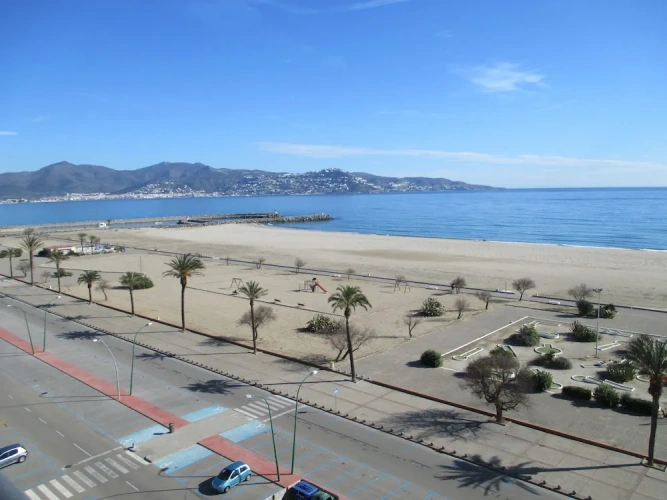 1 Bedroom Apartment with sea view