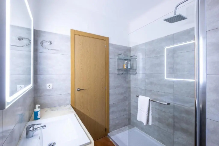 #065 Vila Magna Flat with Pool by Home Holidays