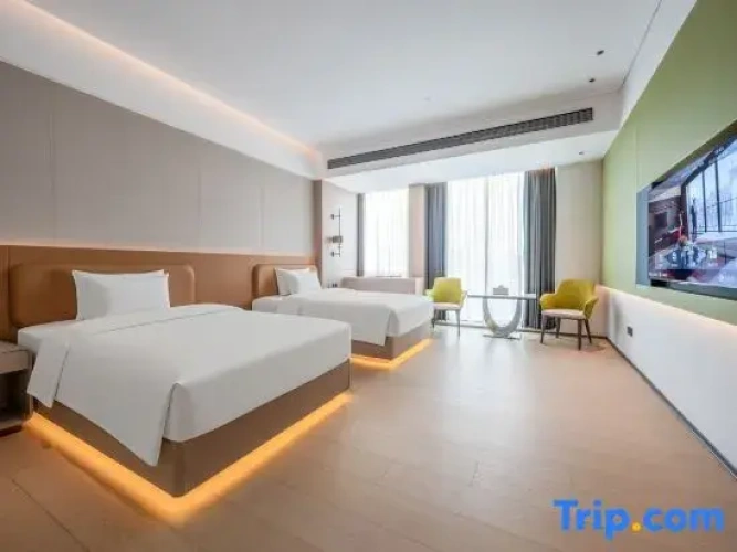 Standard Twin room with city view