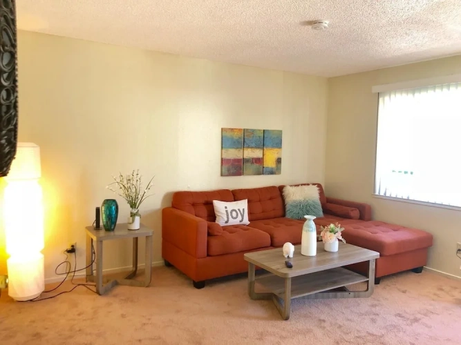 2 Bedrooms Apartment