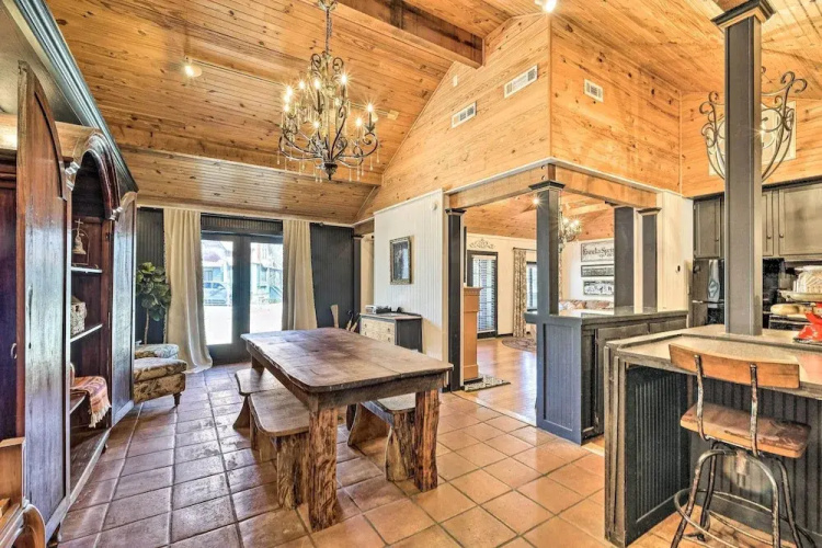 Eclectic 'osage Cottage' in Historic District