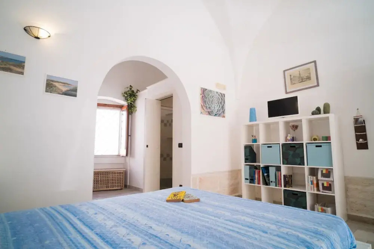 La bottega Ostuni by Typney