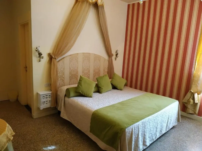 Standard Double room with canal view