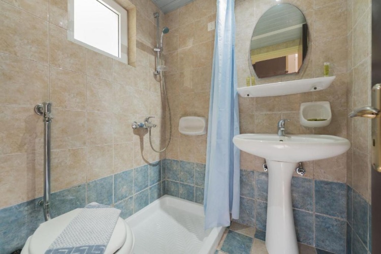 Standard Twin room with garden view