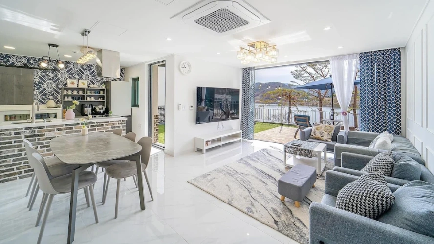 4 Bedrooms Villa with balcony