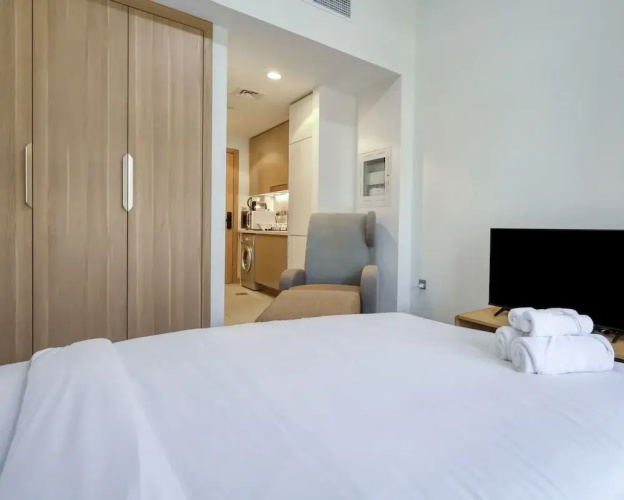 Chic Modern Studio in Azizi Riviera