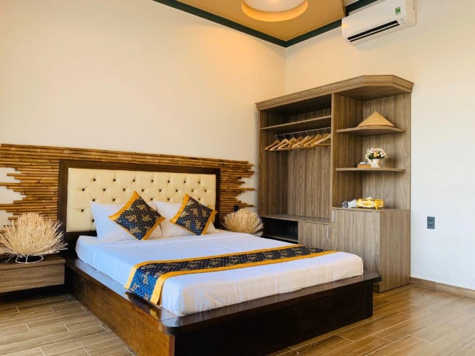Standard room with pool view