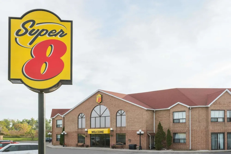Super 8 Mt Hope Hamilton Intl Arpt ON