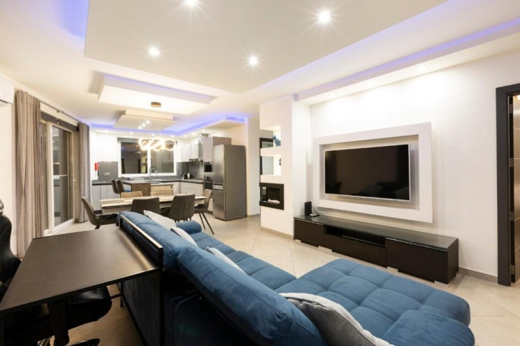 3 Bedrooms Apartment