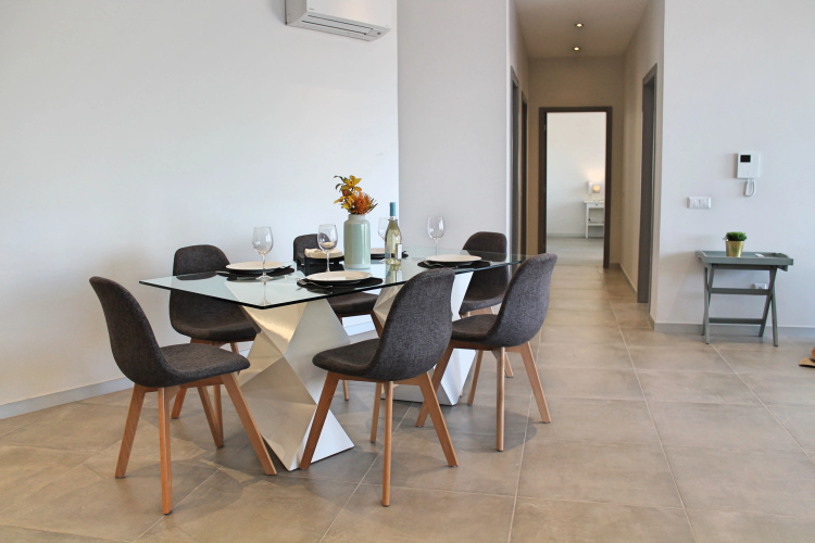 Beautiful modern villa, A/C, heated pool, sea-view | Calheta Charm