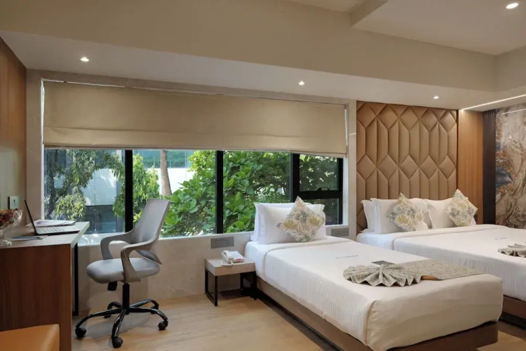 Standard Triple room