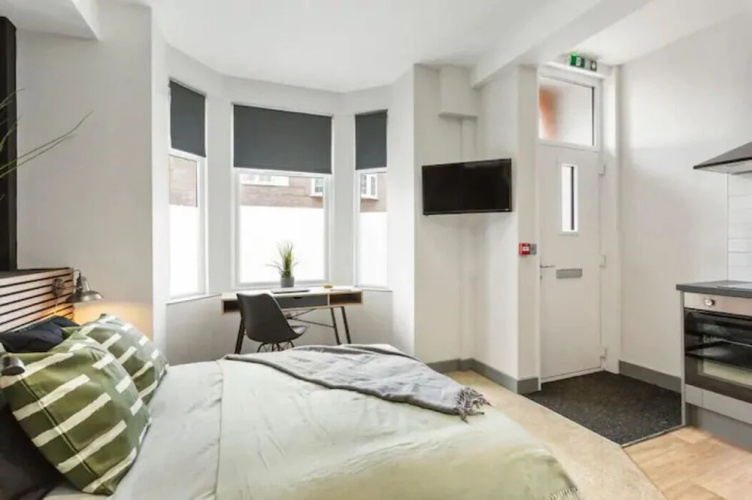 Modern & Bright 1 Bedroom Studio Apt