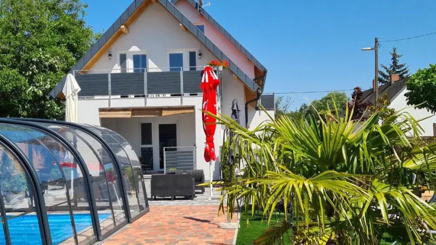 U8 apartmanház