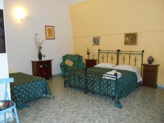 Standard Triple room