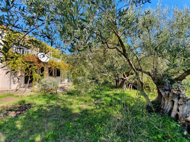 5 Bedrooms Cottage