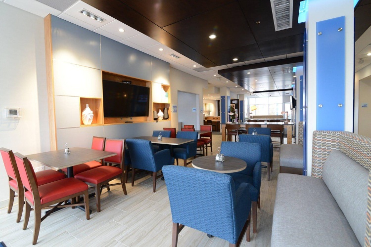 Holiday Inn Express & Suites Chicago North Shore - Niles photo 29