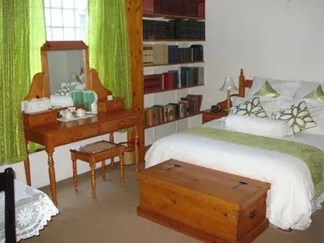 Constantia Guest Lodge