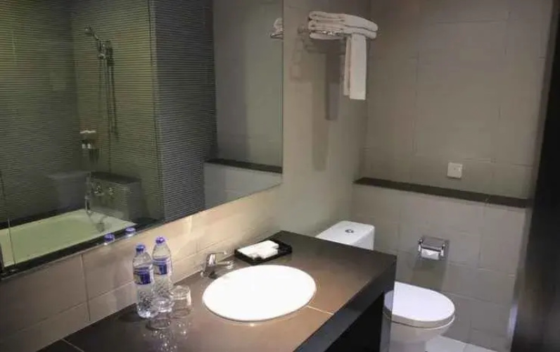 100 Sunset Hotel