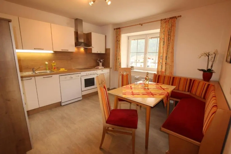 3 Bedrooms Apartment