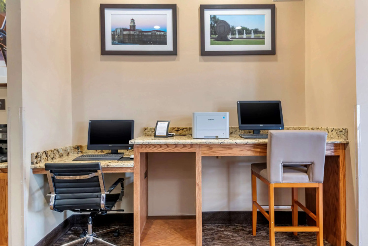 Comfort Suites University