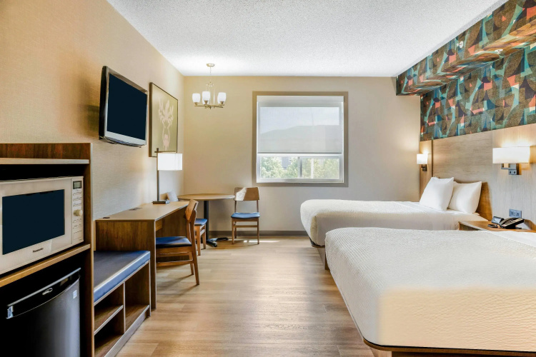 Days Inn & Suites by Wyndham West Edmonton