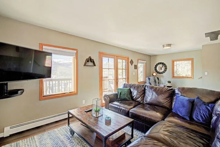Bearing Tree 5 Br home by RedAwning