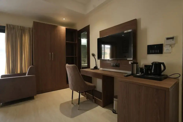 Hotel SS4 Crystals