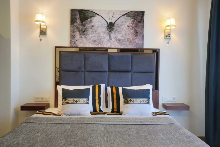 Standard Double room with partial sea view