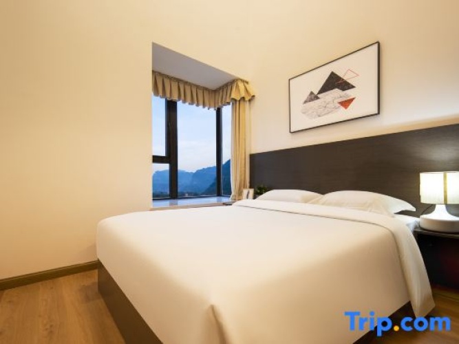 Suite with mountain view