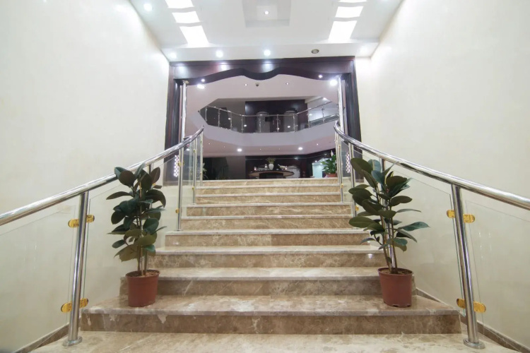 Pearl Palace Hotel Suites