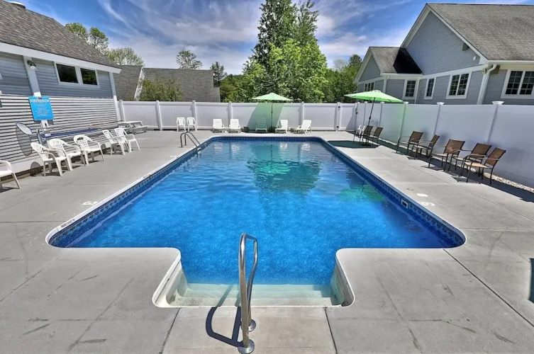 Cozy Hotel Room Style Studio Condo With Pool