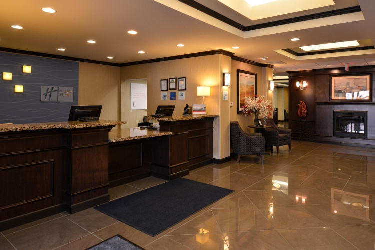 Holiday Inn Express And Suites Fairmont photo 40